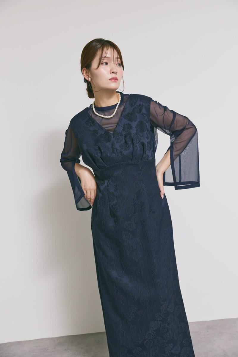 ネイビーのジャガードIラインドレス