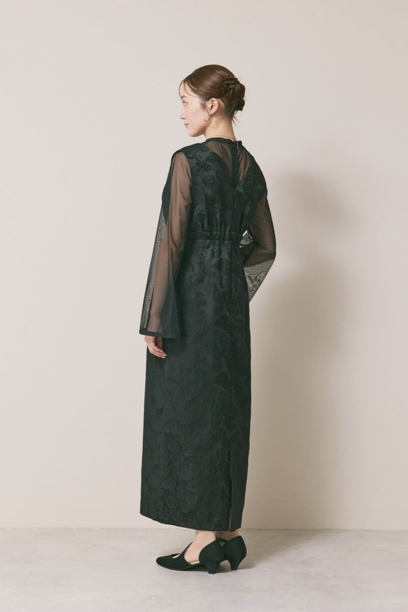 ブラックのジャガードIラインドレス