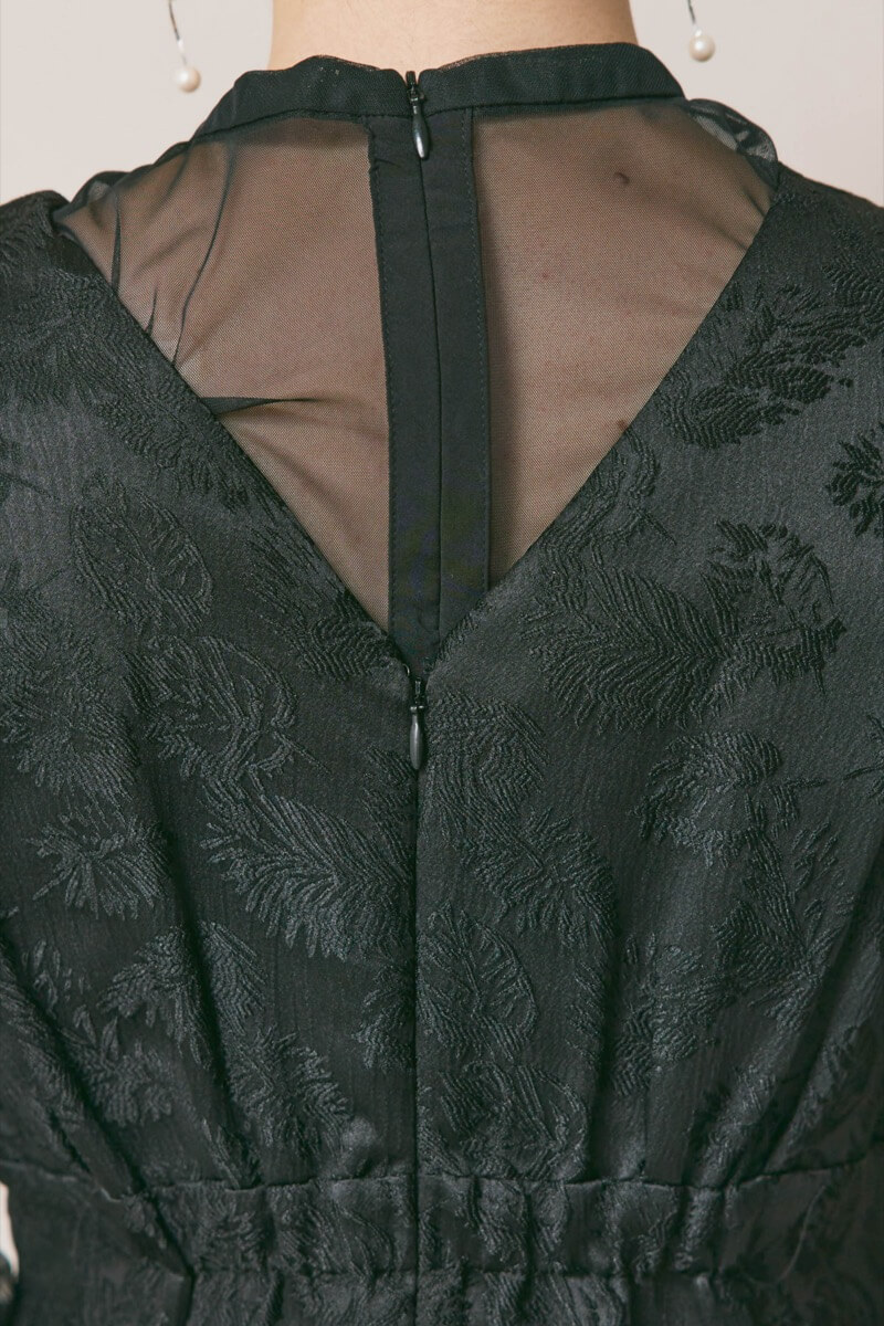 ブラックのジャガードIラインドレス