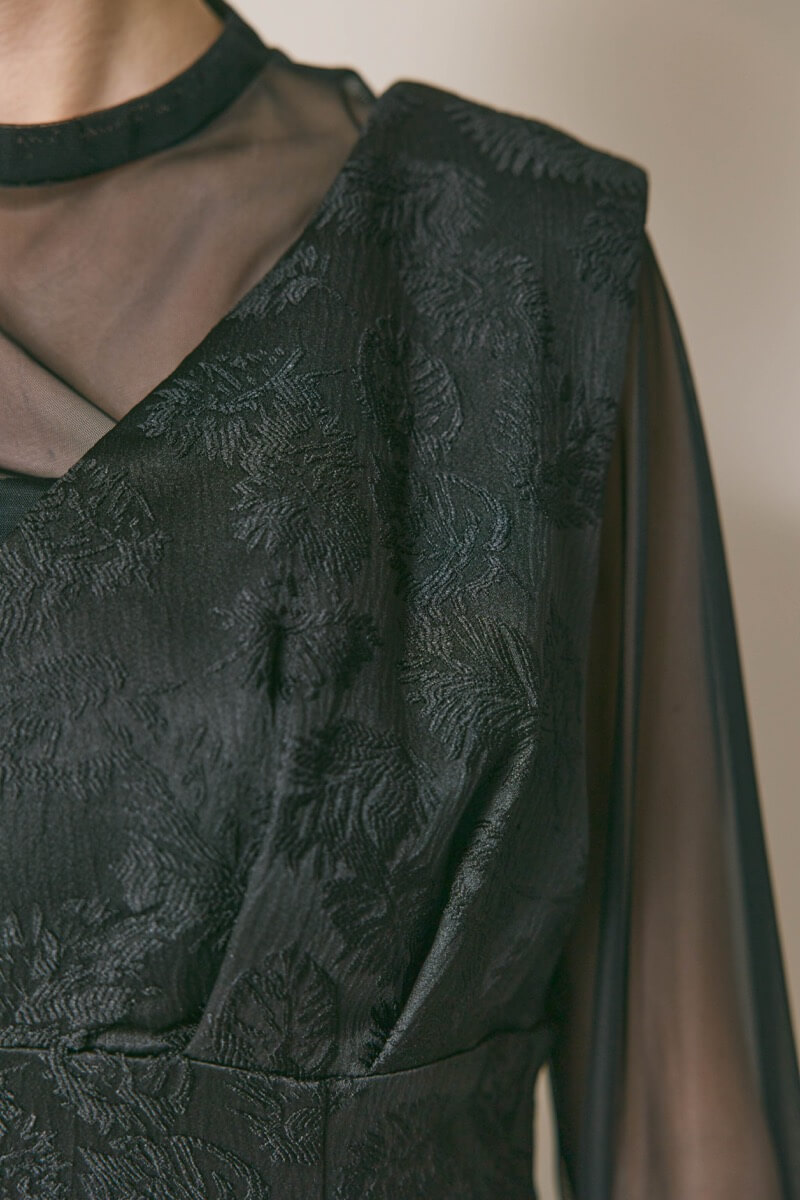 ブラックのジャガードIラインドレス