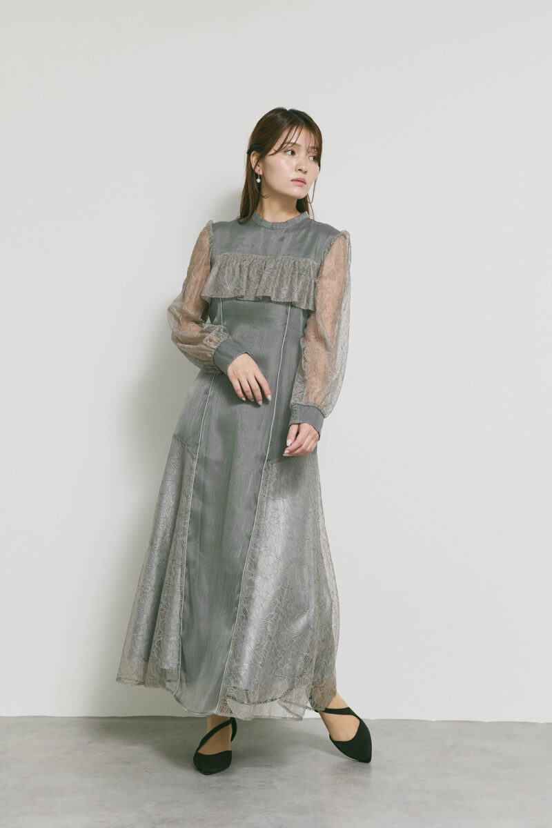 チャコールのシアーレースコンビネーションドレス