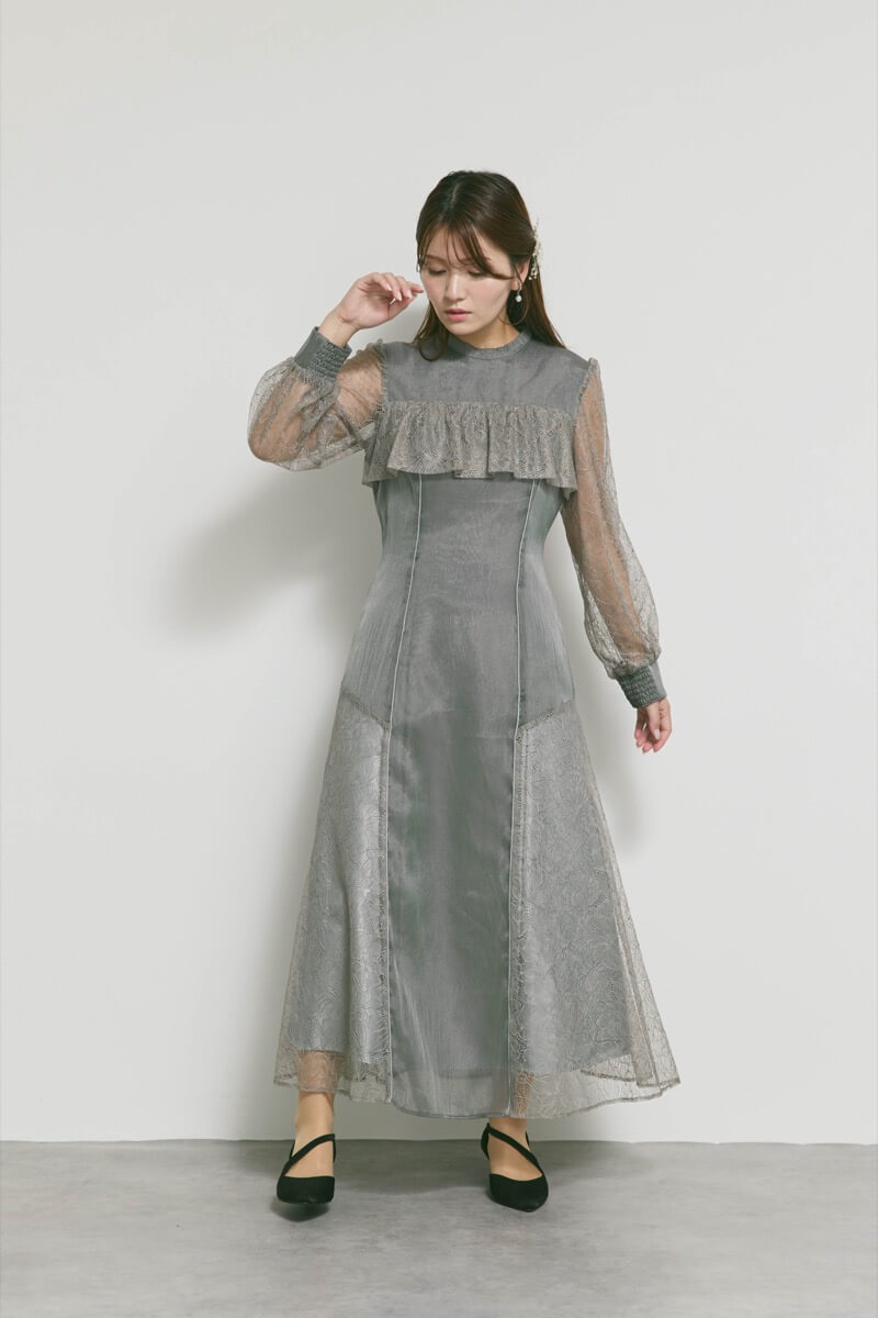 チャコールのシアーレースコンビネーションドレス