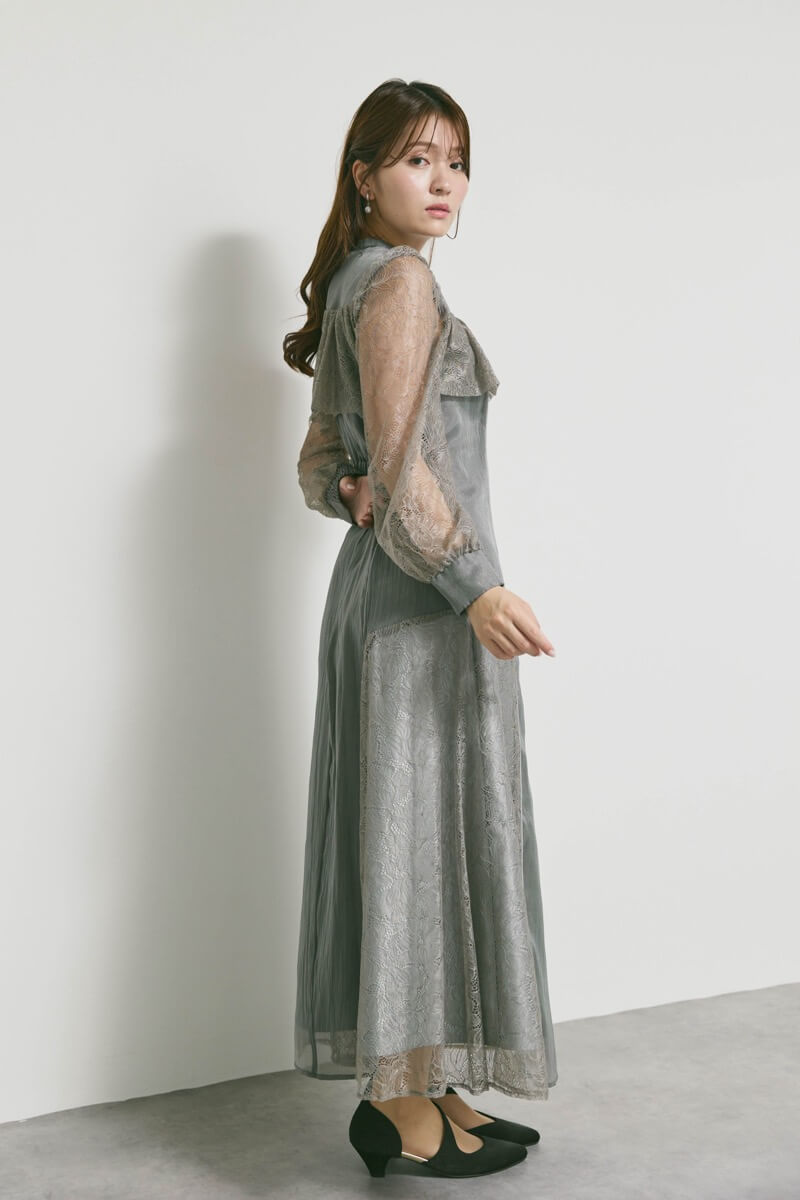 チャコールのシアーレースコンビネーションドレス