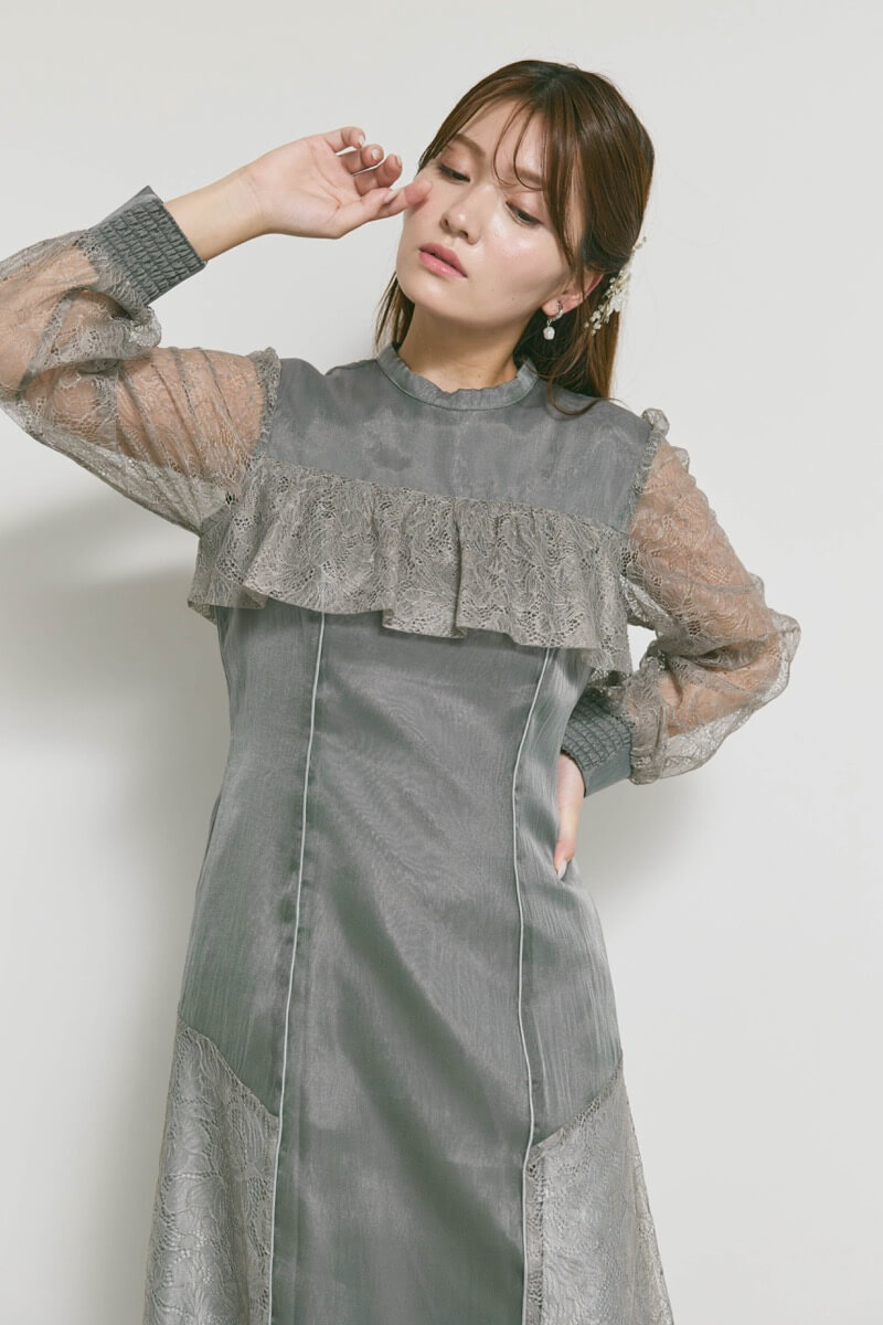 チャコールのシアーレースコンビネーションドレス