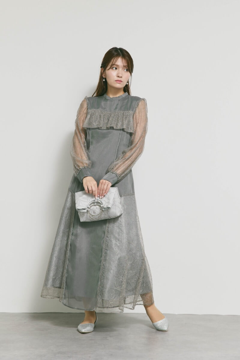 チャコールのシアーレースコンビネーションドレス