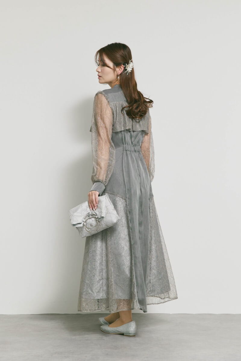チャコールのシアーレースコンビネーションドレス