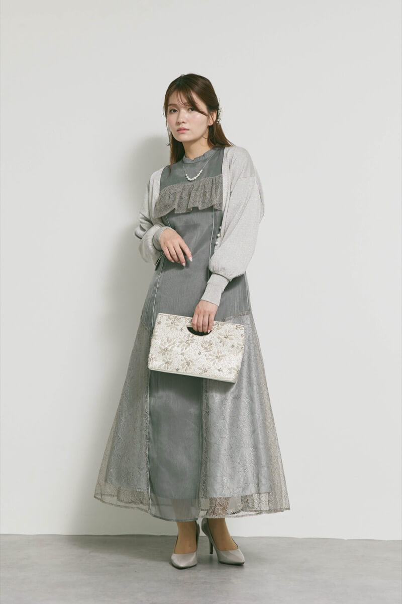 チャコールのシアーレースコンビネーションドレス