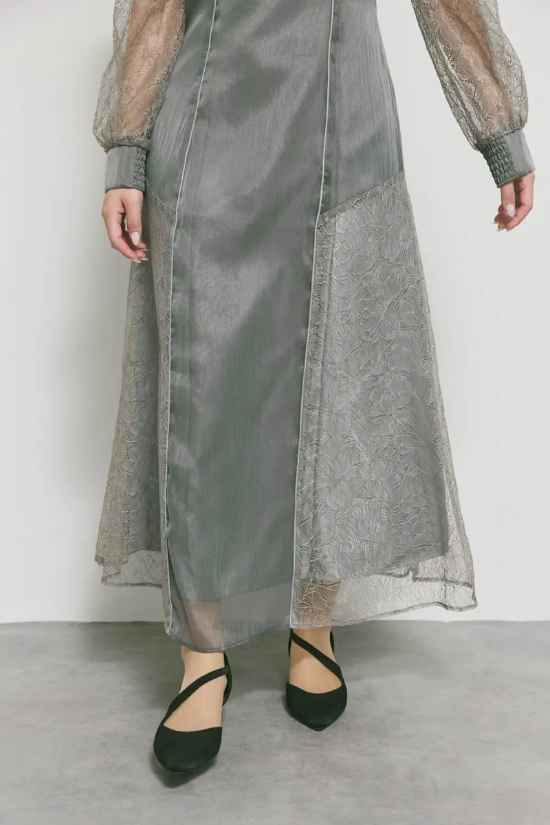 チャコールのシアーレースコンビネーションドレス