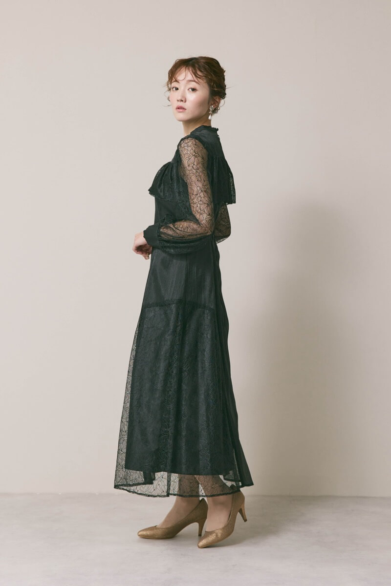 ブラックのシアーレースコンビネーションドレス