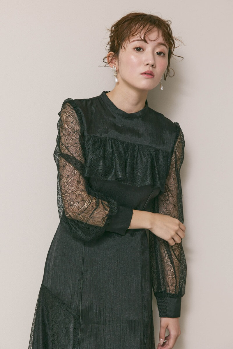 ブラックのシアーレースコンビネーションドレス