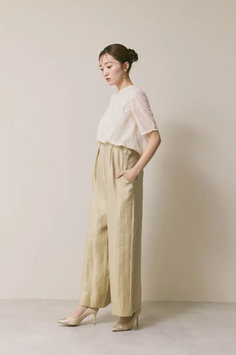 ベージュのバルーンデザインパンツドレス