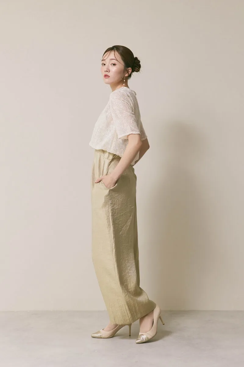 ベージュのバルーンデザインパンツドレス