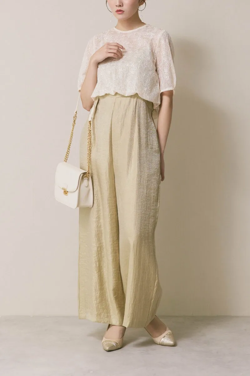 ベージュのバルーンデザインパンツドレス