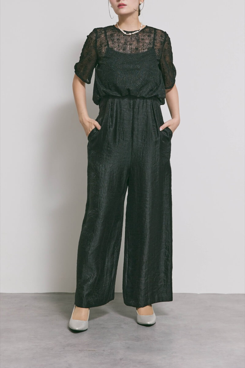 ブラックのバルーンデザインパンツドレス