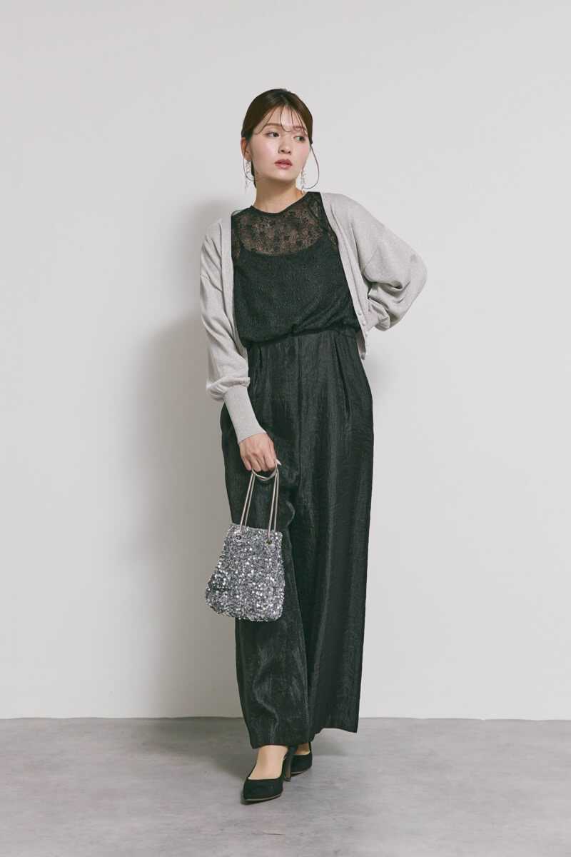 ブラックのバルーンデザインパンツドレス