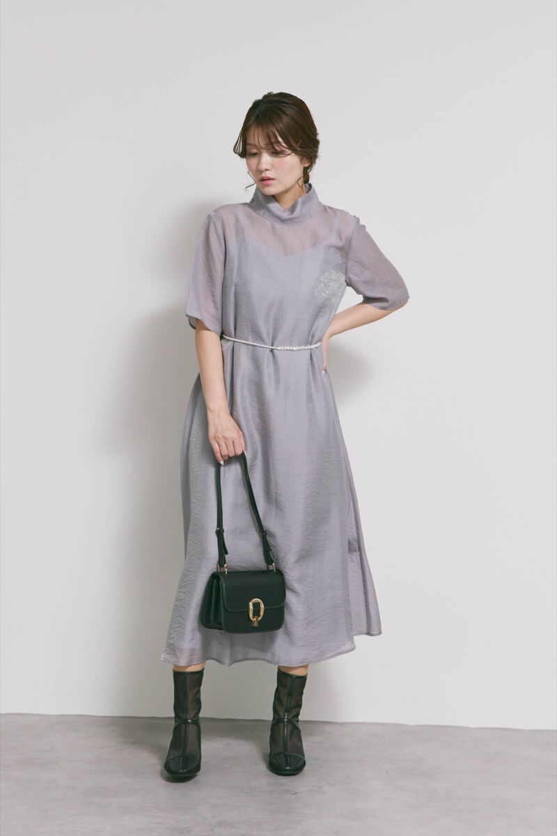 ブルーグレーのテントラインシアードレス