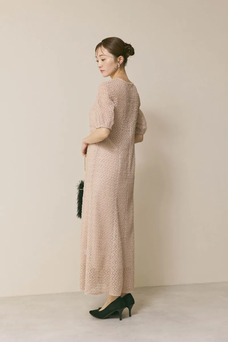 ベージュのスパンコールレースドレス