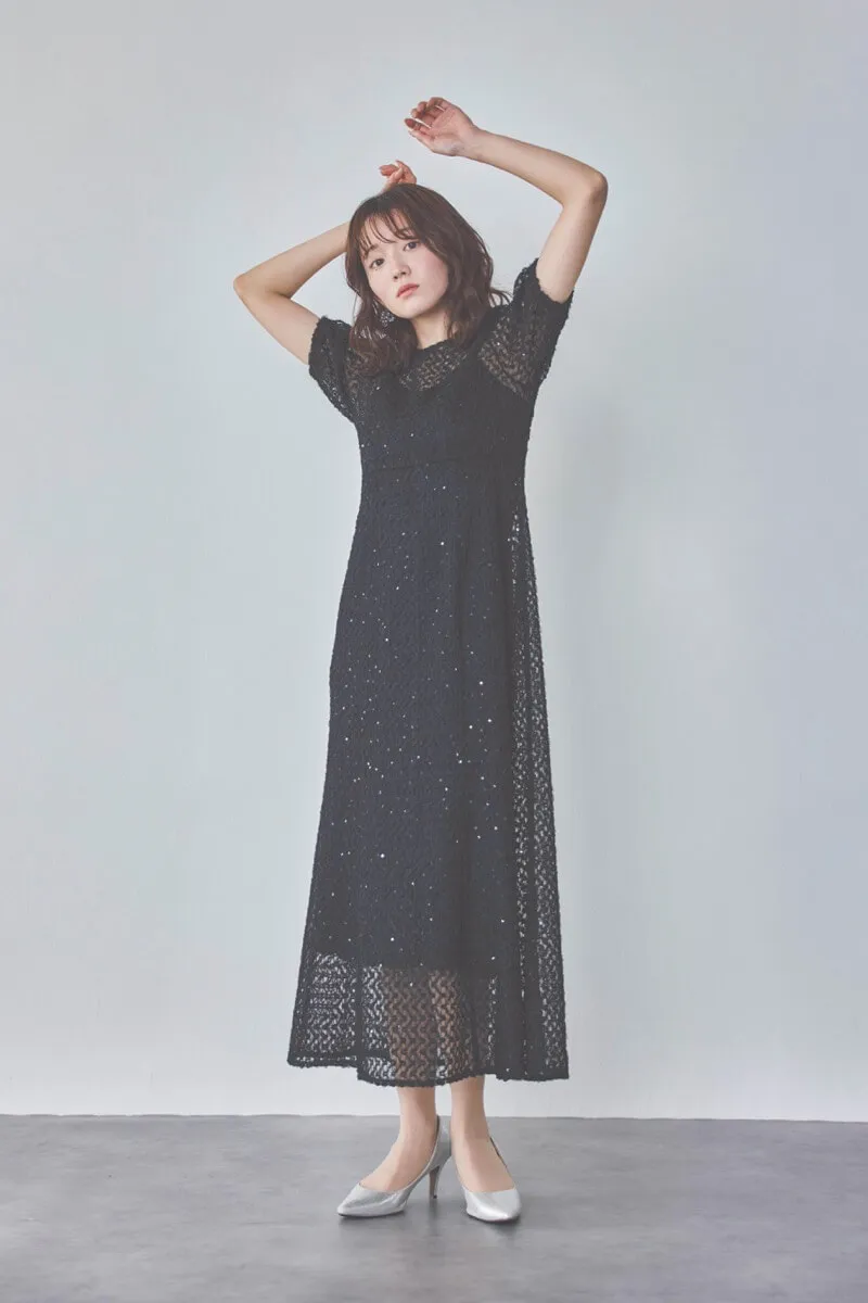 ブラックのスパンコールレースドレス