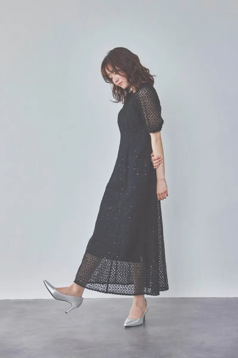 ブラックのスパンコールレースドレス