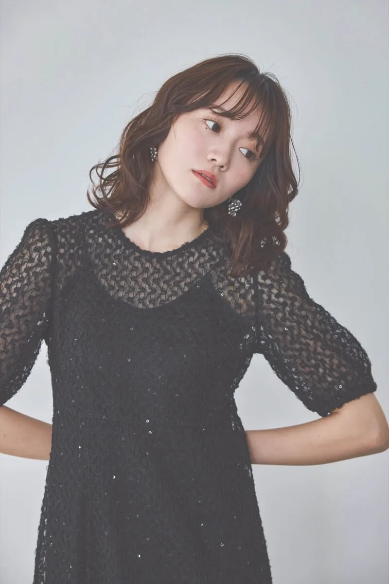 ブラックのスパンコールレースドレス