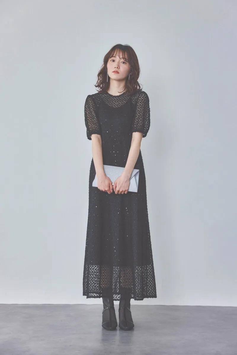 ブラックのスパンコールレースドレス