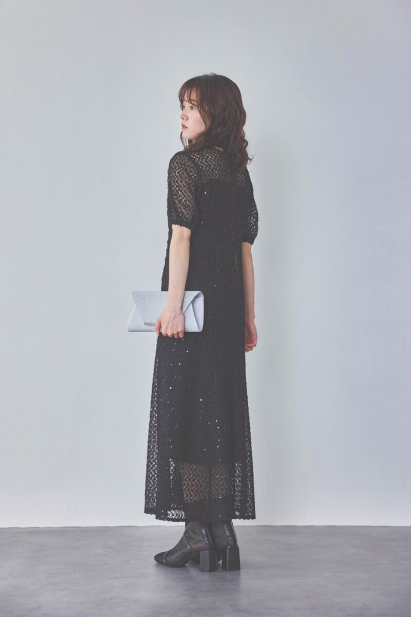 ブラックのスパンコールレースドレス