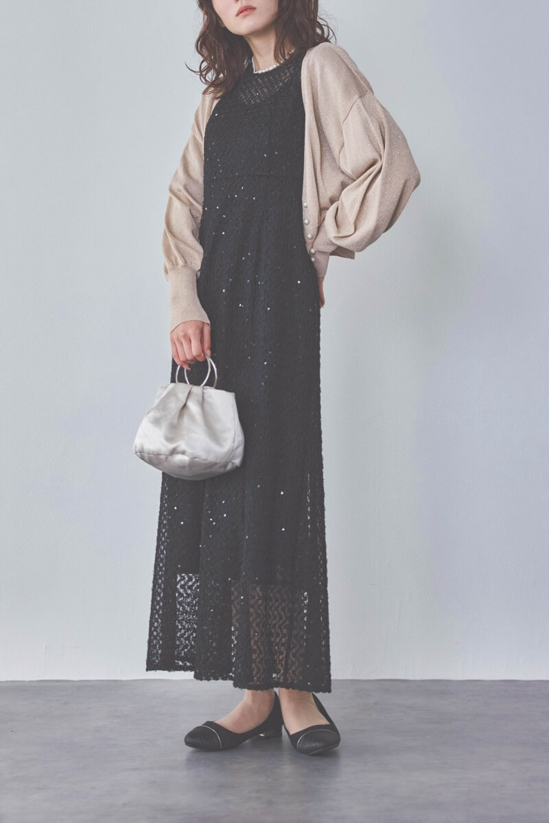 ブラックのスパンコールレースドレス