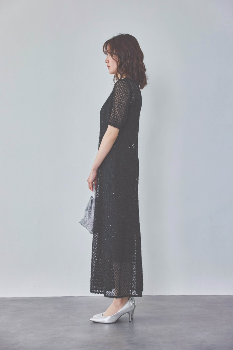 ブラックのスパンコールレースドレス