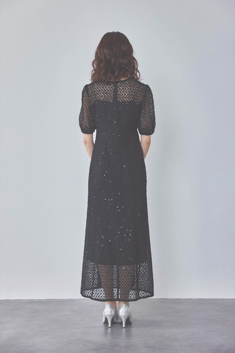 ブラックのスパンコールレースドレス