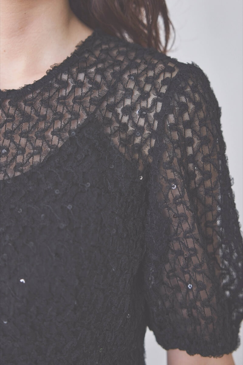 ブラックのスパンコールレースドレス