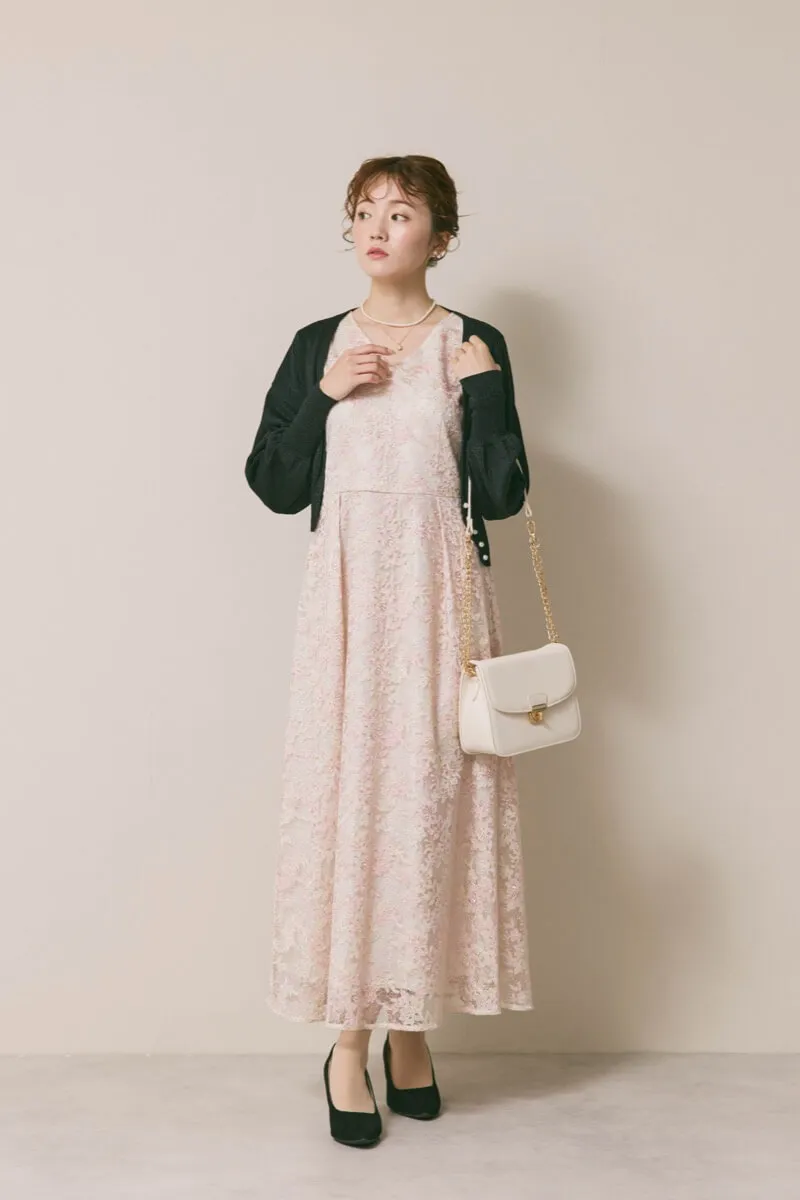 ピンクベージュのシアーオフショルドレス