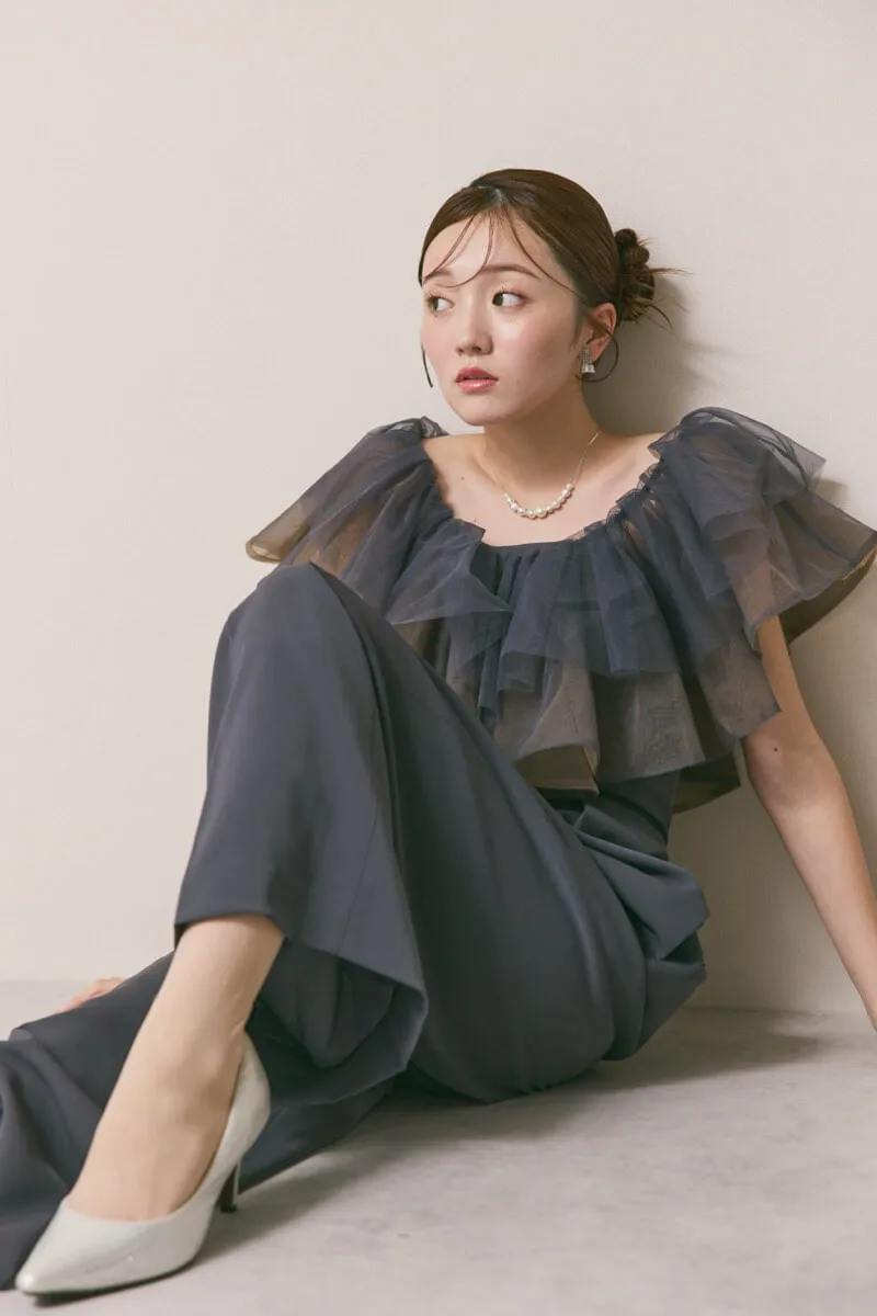 チャコールグレーのチュールカラーベアパンツドレス