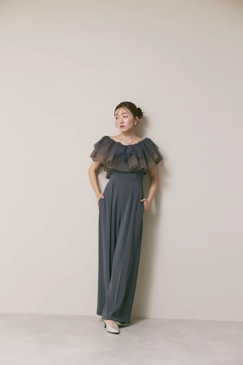 チャコールグレーのチュールカラーベアパンツドレス