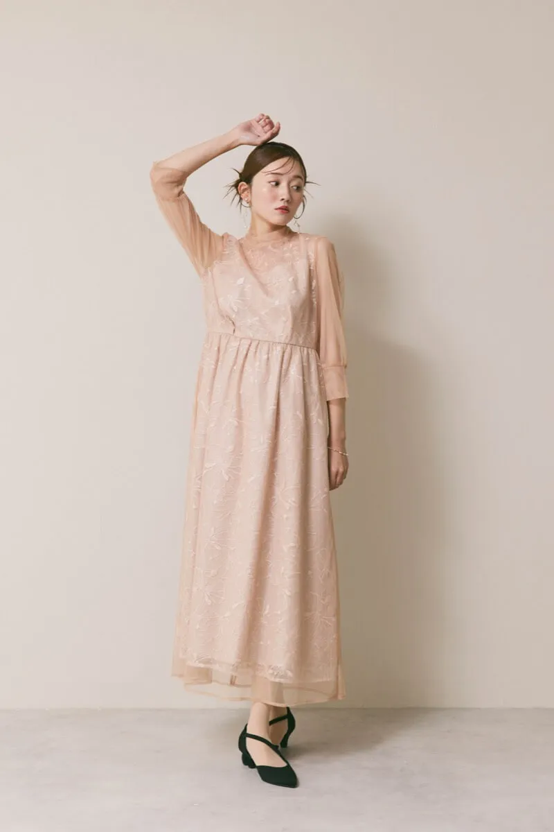 ベージュのレースミックスチュールドレス