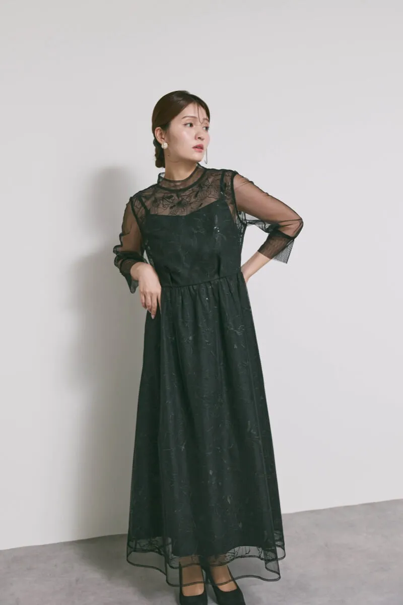 ブラックのレースミックスチュールドレス