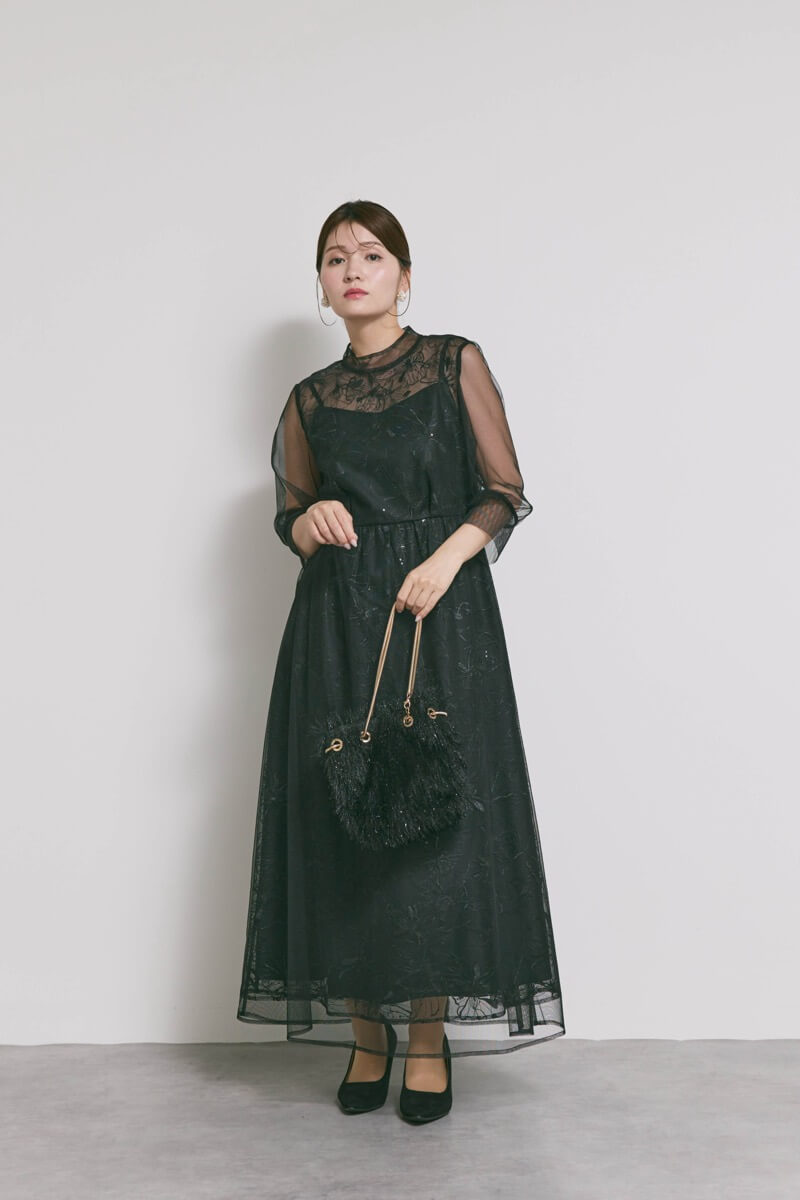 ブラックのレースミックスチュールドレス