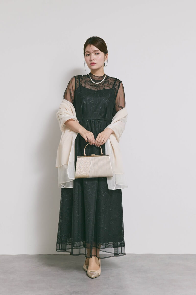 ブラックのレースミックスチュールドレス