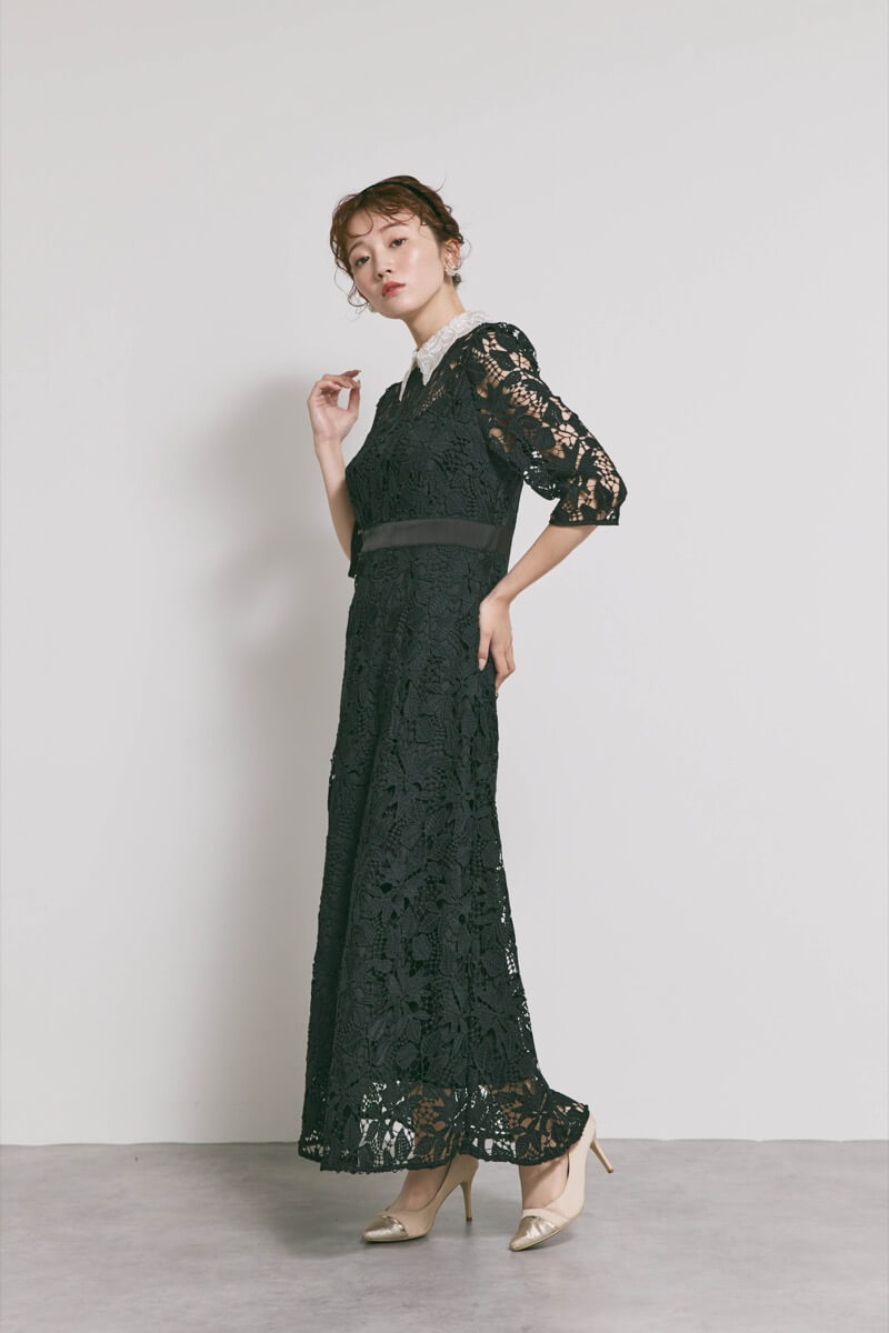 ブラックのビジューカラーレースドレス