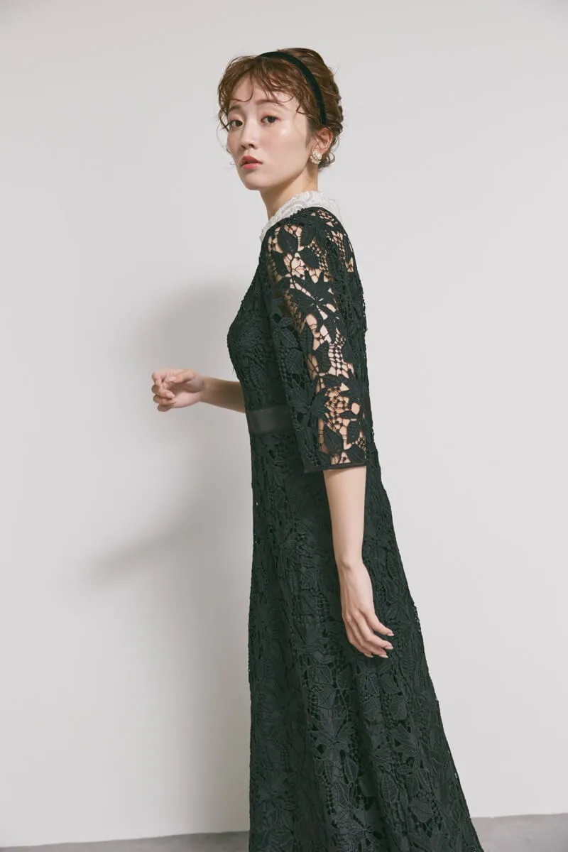 ブラックのビジューカラーレースドレス