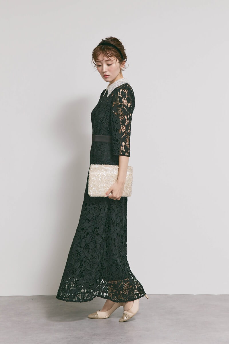 ブラックのビジューカラーレースドレス