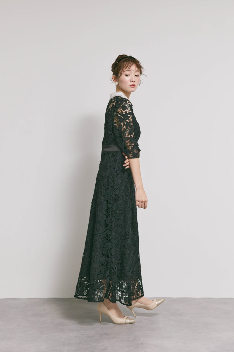 ブラックのビジューカラーレースドレス