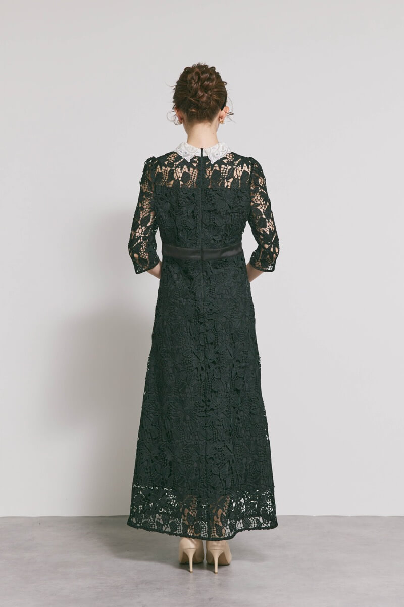 ブラックのビジューカラーレースドレス