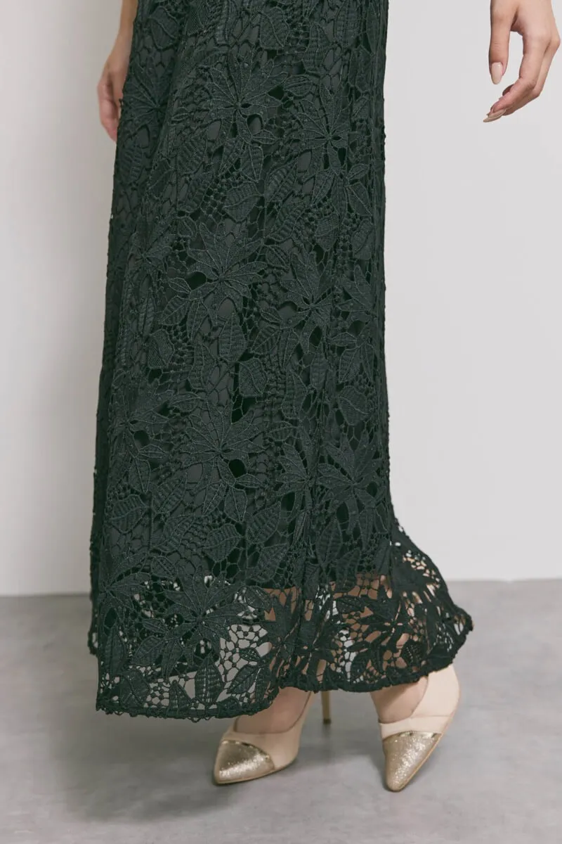 ブラックのビジューカラーレースドレス