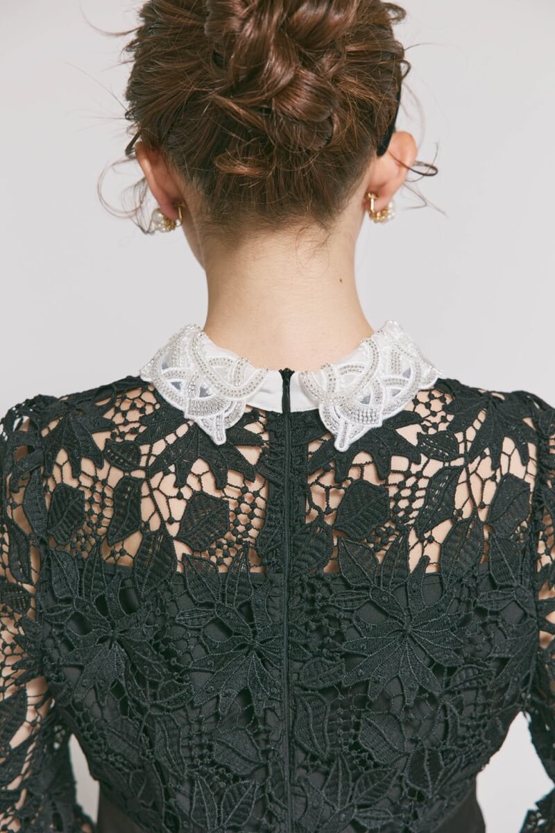 ブラックのビジューカラーレースドレス