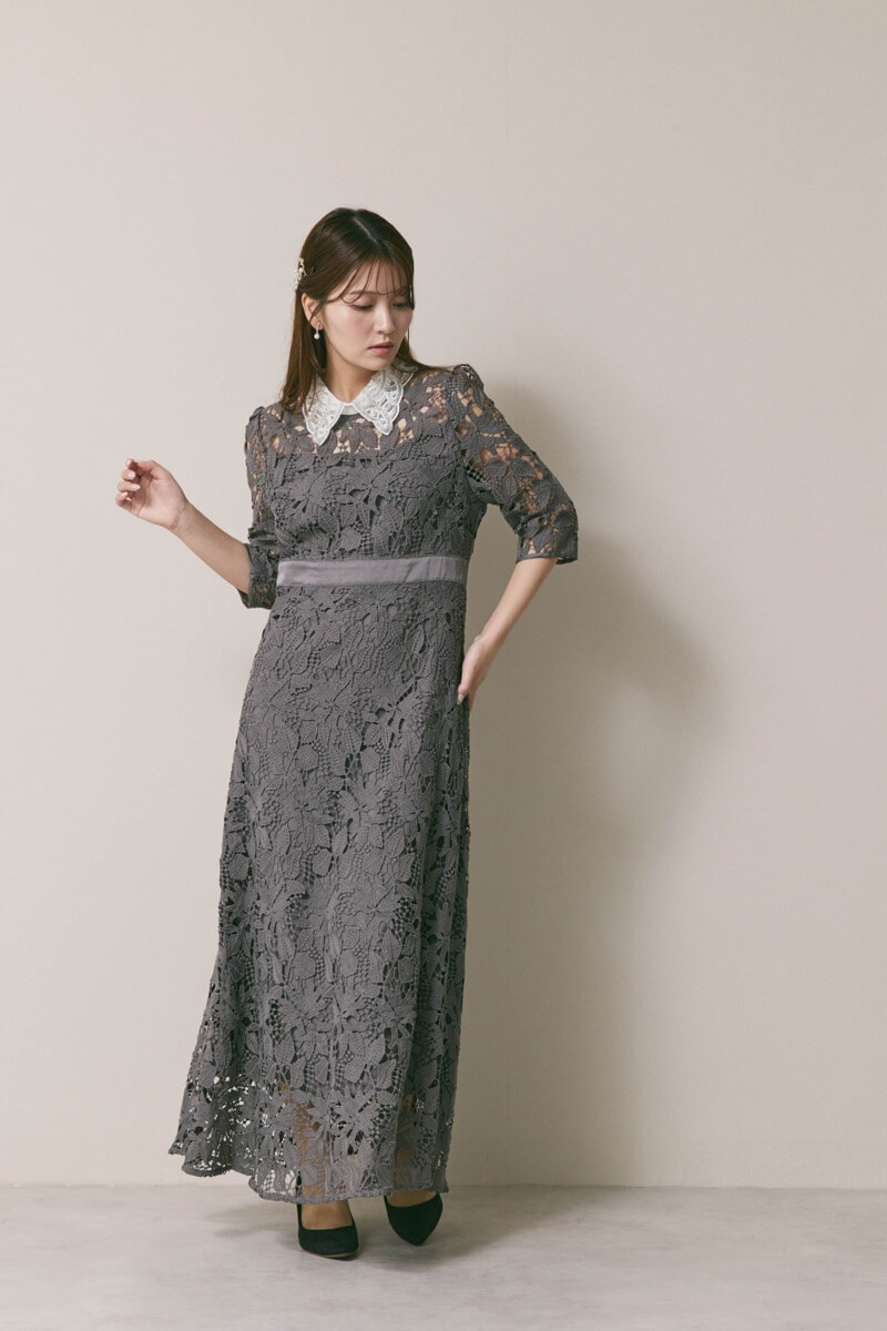 グレーのビジューカラーレースドレス