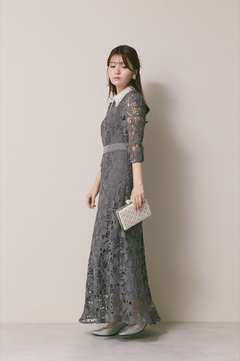 グレーのビジューカラーレースドレス