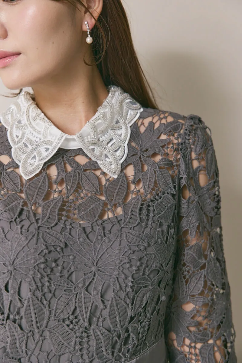 グレーのビジューカラーレースドレス