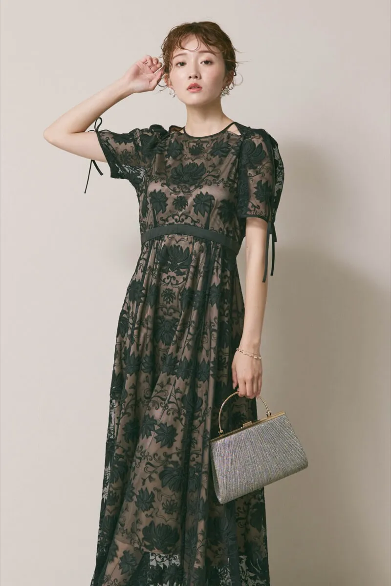 ブラックのカットワークサテンエンブロイダリードレス