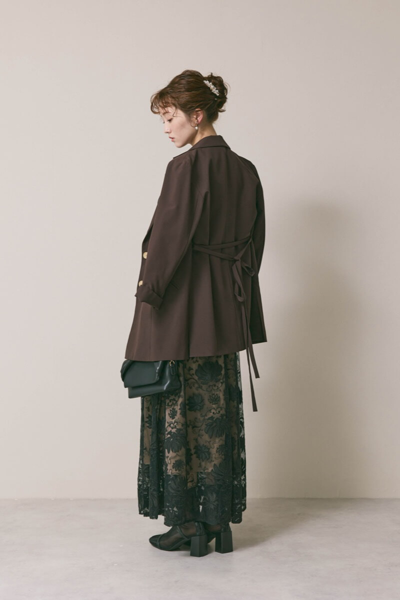 ブラックのカットワークサテンエンブロイダリードレス