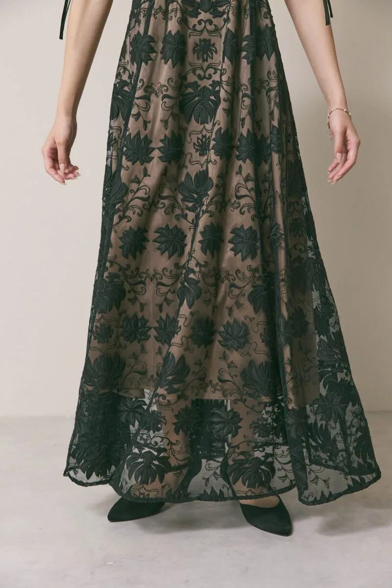 ブラックのカットワークサテンエンブロイダリードレス